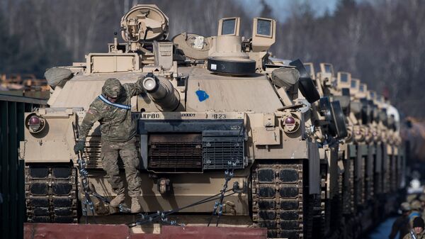 Американские танки Abrams на железнодорожной станции в Литве