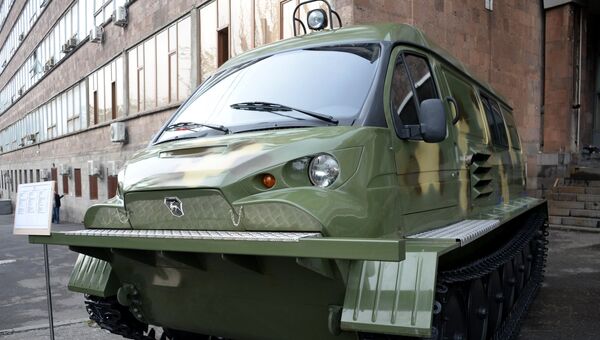Российский гусеничный (снегоболотоход) ГАЗ-34039 на международной выставке вооружения и оборонных технологий ArmHiTec-2018 в Ереване