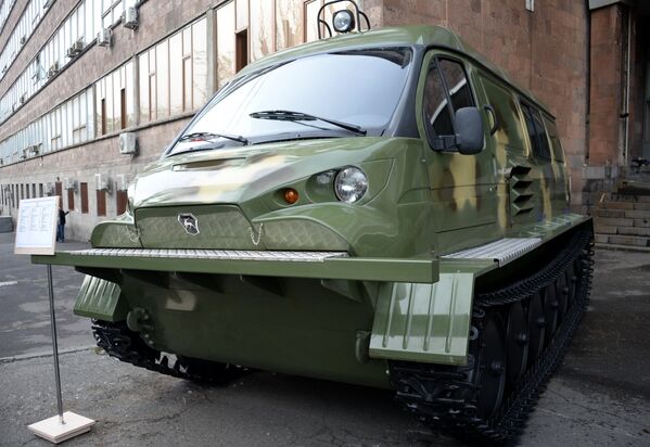 Российский гусеничный (снегоболотоход) ГАЗ-34039 на международной выставке вооружения и оборонных технологий ArmHiTec-2018 в Ереване