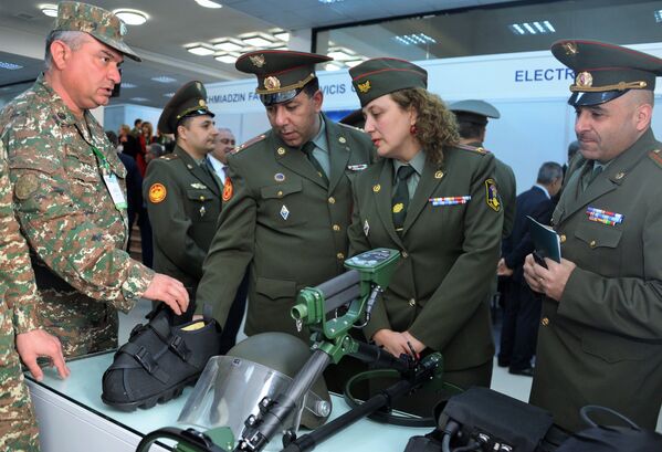 Инженерно-саперная техника и экипировка российского производства на международной выставке вооружения и оборонных технологий ArmHiTec-2018 в Ереване