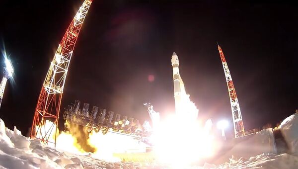 Запуск ракеты-носителя Союз с военным спутником с космодрома Плесецк