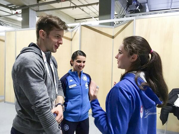 Аня Рыжевская с итальянскими фигуристами Валентиной Маркеи и Ондржеем Готареком Аня Рыжевская с итальянскими фигуристами Валентиной Маркеи и Ондржеем Готареком