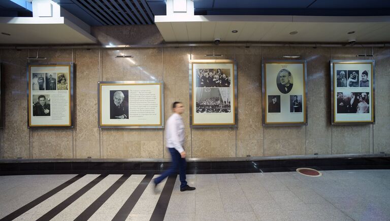 Экспозиция на фотовыставке Капитаны Малого театра в галерее Метро в центре профориентации Московского метрополитена на станции «Выставочная»