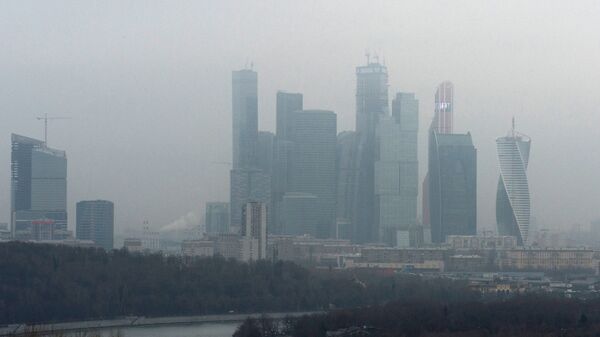 Вид на Московский международный деловой центр Москва-Сити с Воробьевых гор