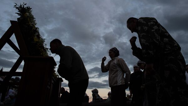 Паломники в селе Великорецком молятся у Великорецкой иконы Святителя Николая Чудотворца. Архивное фото