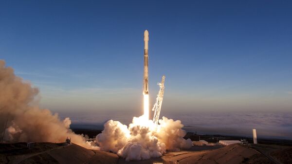 Запуск ракеты Falcon 9. Архивное фото