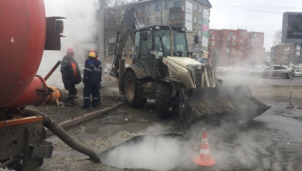 Повреждение трубопровода теплосети в Кемерово. 2 апреля 2018