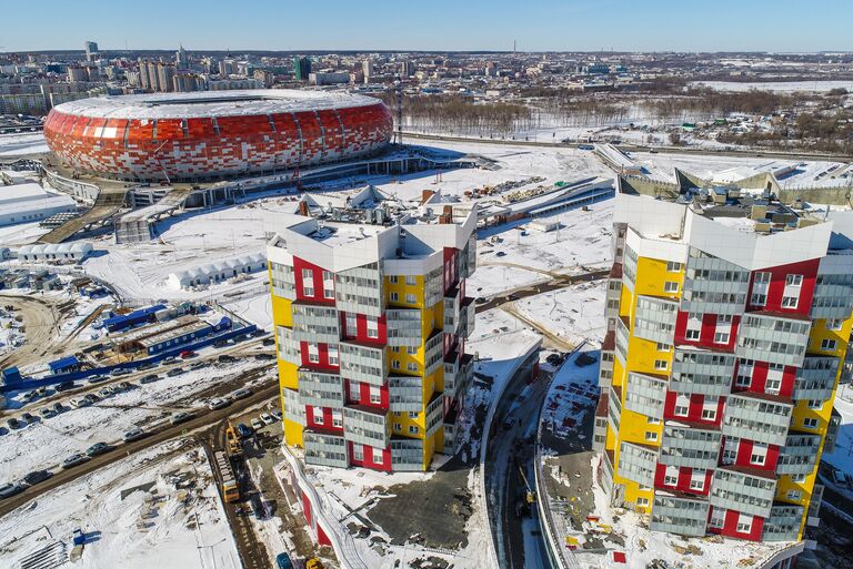 Жилые комплексы и строящийся стадион Мордовия Арена в Саранске, где пройдут матчи чемпионата мира по футболу 2018