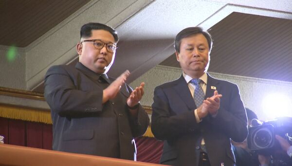 Ким Чен Ын долго аплодировал музыкантам из Южной Кореи после их выступления