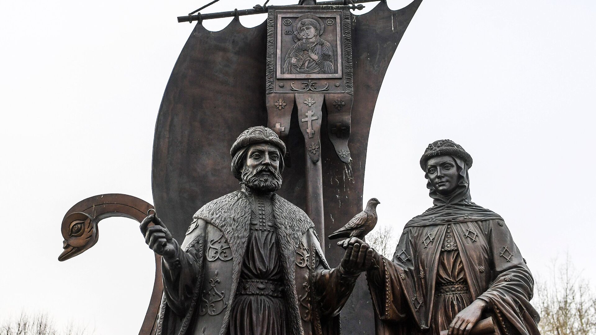 В РПЦ поздравили россиян с Днем семьи, любви и верности