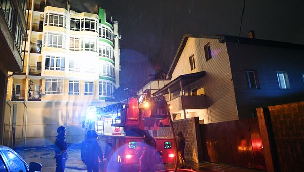Тушение пожара в жилом доме, расположенного на улице Пятигорской в центре Сочи. 2 апреля 2018