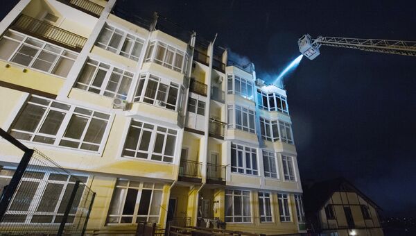 Тушение пожара в жилом доме, расположенного на улице Пятигорской в центре Сочи. 2 апреля 2018