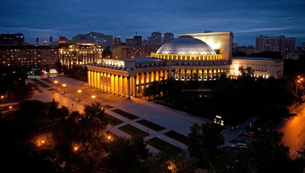 Вид на Новосибирский театр оперы и балета