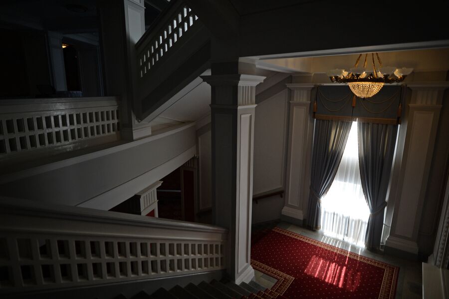 Лестница в Новосибирском оперном театре