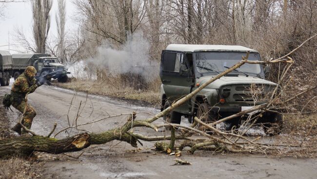 Военнослужащий разведывательного подразделения Народной милиции ЛНР на учениях в Луганской области. Архивное фото