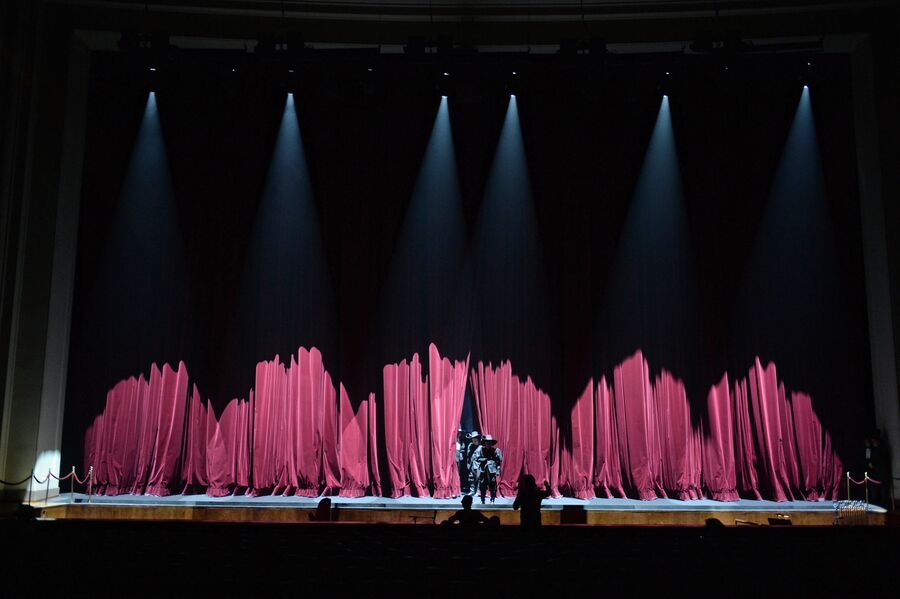 На сцене Новосибирского оперного театра
