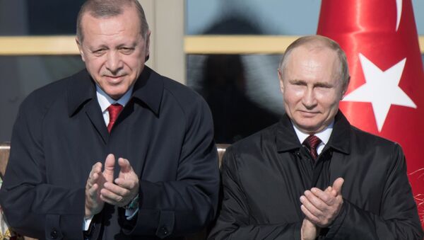 Президент РФ Владимир Путин и президент Турецкой Республики Реджеп Тайип Эрдоган на церемонии официальной встречи в Анкаре. 3 апреля 2018