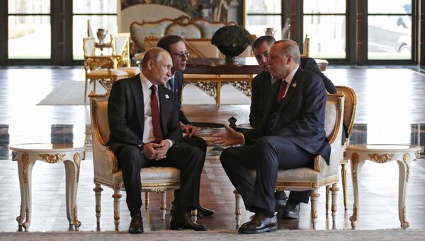 Президент РФ Владимир Путин и президент Турецкой Республики Реджеп Тайип Эрдоган во время беседы в президентском дворце в Анкаре. 3 апреля 2018