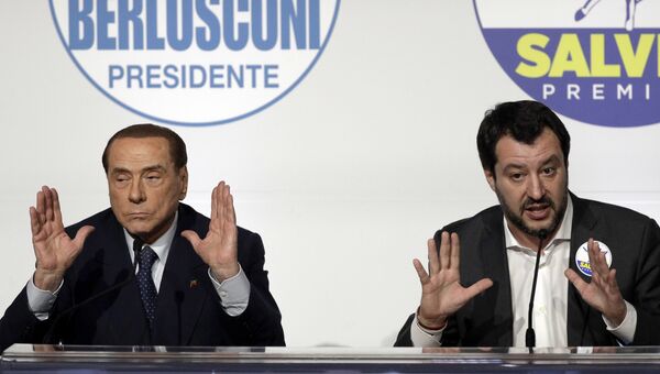 Сильвио Берлускони из партии Вперед, Италия и лидер Лиги Маттео Сальвини