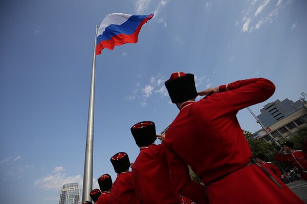 Участники празднования Дня Государственного флага Российской Федерации в Краснодаре Участники празднования Дня Государственного флага Российской Федерации в Краснодаре