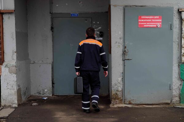 Настоящий сотрудник АО Мосгаз на обходе Настоящий сотрудник АО Мосгаз на обходе
