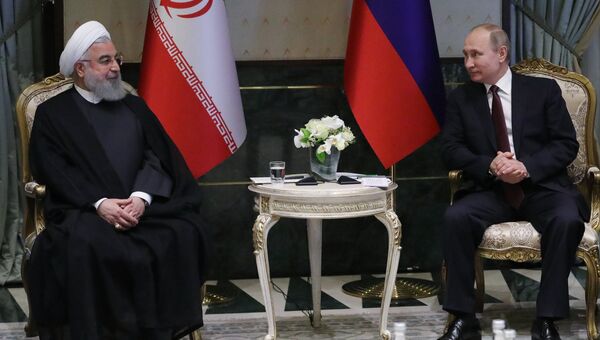 Президент РФ Владимир Путин и президент Исламской Республики Иран Хасан Рухани во время встречи в Анкаре. 4 апреля 2018