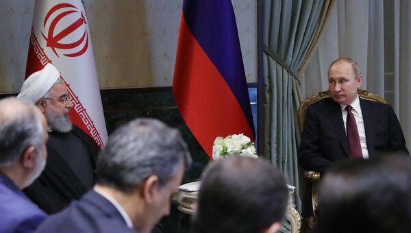 Президент РФ Владимир Путин и президент Исламской Республики Иран Хасан Рухани во время встречи в Анкаре. 4 апреля 2018