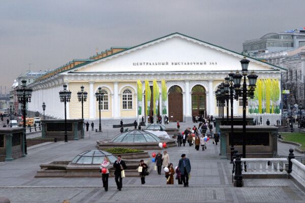 Здание Центрального выставочного зала Манеж в Москве. Архив