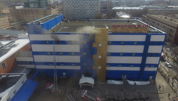 Тушение пожара в детском торговом центре Персей в Москве. 4 апреля 2018