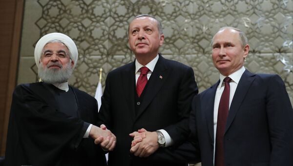 Президент Ирана Хасан Рухани, президент Турциии Реджеп Тайип Эрдоган и президент РФ Владимир Путин после совместной пресс-конференции по итогам встречи в Анкаре. 4 апреля 2018