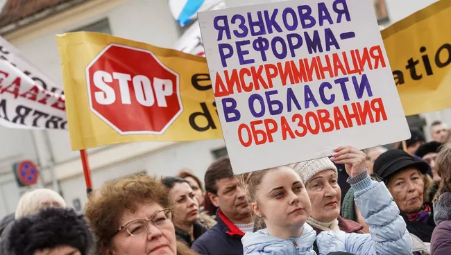 Участники Марша разгневанных родителей в Риге. 4 апреля 2018