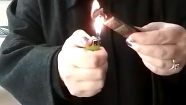 Стоп-кадр из видео о горящем шоколаде, распространенном в социальных сетях