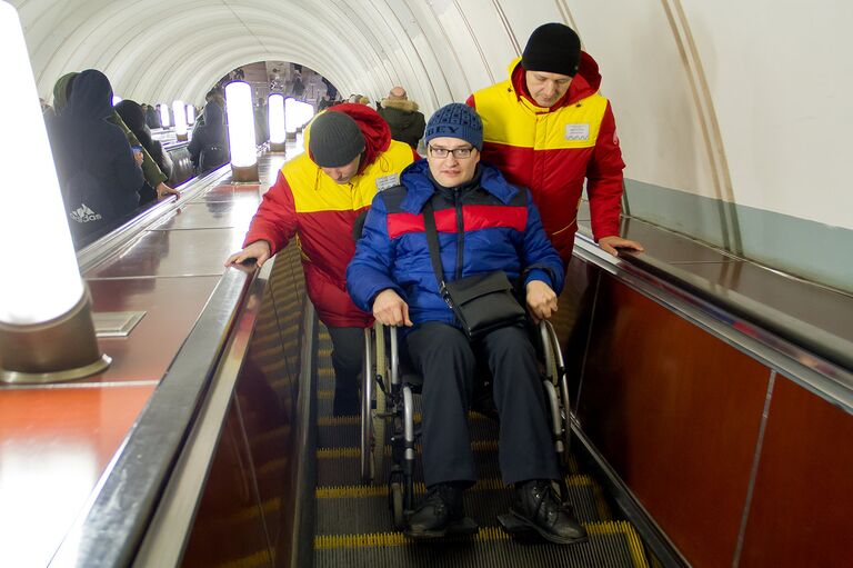 Сотрудники Центр обеспечения мобильности пассажиров и Виталий Король Сотрудники Центр обеспечения мобильности пассажиров и Виталий Король