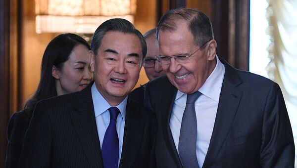Сергей Лавров и министр иностранных дел КНР Ван И   на встрече в Москве. 5 апреля 2018