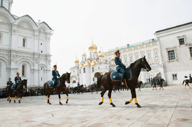 Церемония развода конных и пеших караулов президентского полка