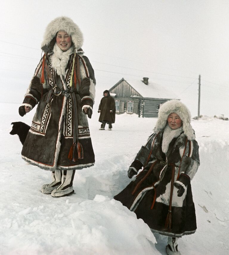 Жители Панаевска на прогулке