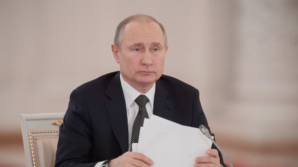 Владимир Путин перед началом заседания Госсовета по вопросу развития конкуренции. 5 апреля 2018