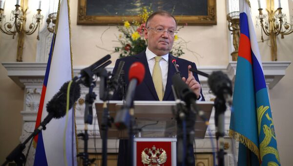Посол РФ в Великобритании Александр Яковенко во время пресс-конференции в Лондоне. 5 апреля 2018