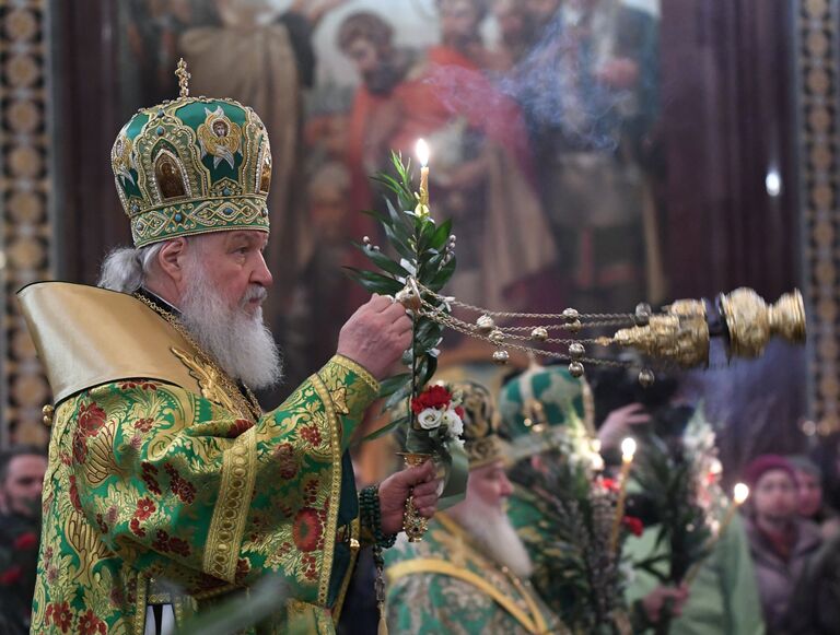 Патриарх Московский и всея Руси Кирилл во время Патриаршего служения в канун Вербного воскресенья в храме Христа Спасителя в Москве