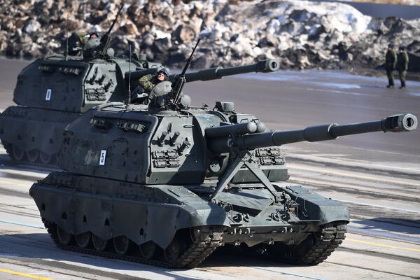 Самоходная артиллерийская установка (САУ) Мста-С во время репетиции Парада Победы на военном полигоне Алабино в Московской области