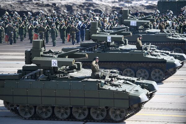 Боевые машины поддержки танков (БМПТ) Терминатор во время репетиции Парада Победы на военном полигоне Алабино в Московской области