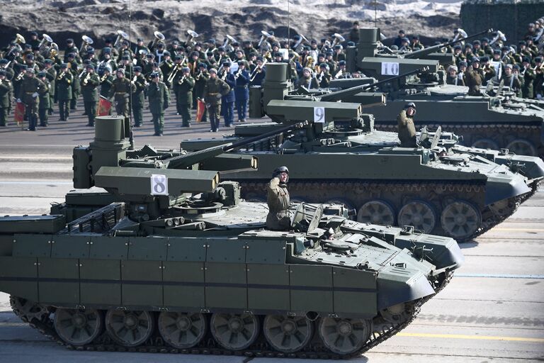 Боевые машины поддержки танков (БМПТ) Терминатор во время репетиции Парада Победы на военном полигоне Алабино в Московской области