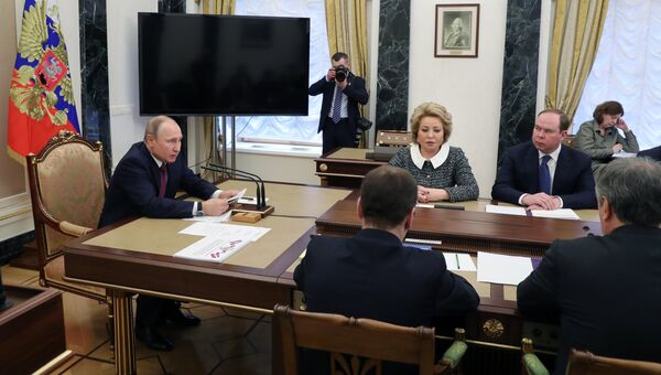 Президент РФ Владимир Путин проводит совещание с постоянными членами Совета безопасности РФ. 6 апреля 2018