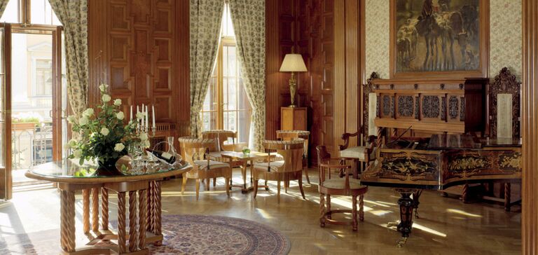 Интерьер отеля Гранд Отель Европа в Санкт-Петербурге