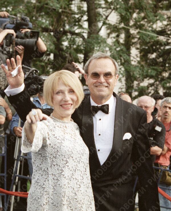 Глеб Панфилов и Инна Чурикова на церемонии открытия XXII Московского международного кинофестиваля