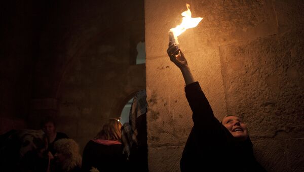 Схождение Благодатного огня в храме Гроба Господня в Иерусалиме. Архивное фото