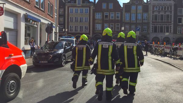 Пожарные в центре Мюнстера, где произошел теракт, Германия. 7 апреля 2018