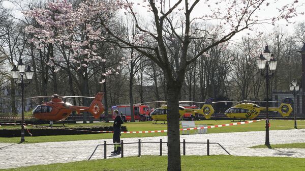 Спасательные вертолеты стоят в Мюнстере, где автомобиль въехал в толпу людей. 7 апреля 2018