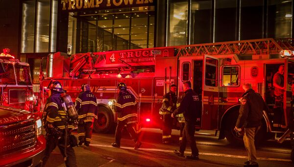 Пожарные тушат возгорание в Trump Tower. 08.04.18