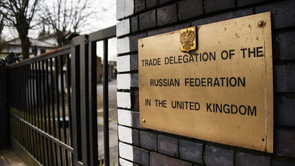 Табличка на здании Торгового представительства РФ в Великобритании. Архивное фото